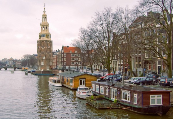 Дома на воде в Амстердаме