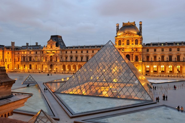 Лувр (Musée du Louvre) — один из крупнейших художественных музеев мира